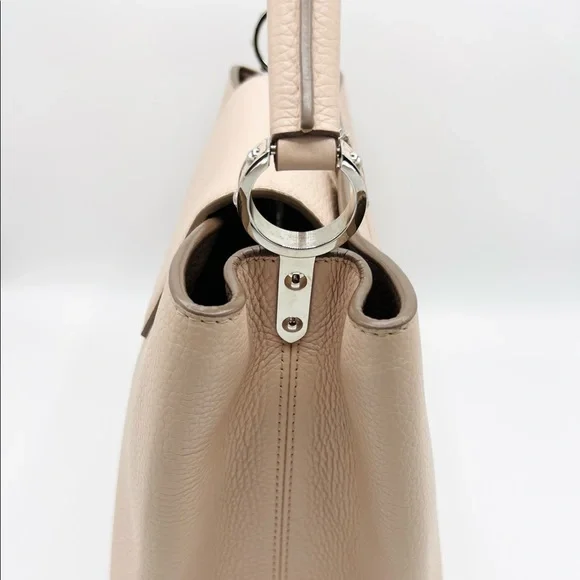 Louis Vuitton French Rose Capucines MM - Picture 9 of 17